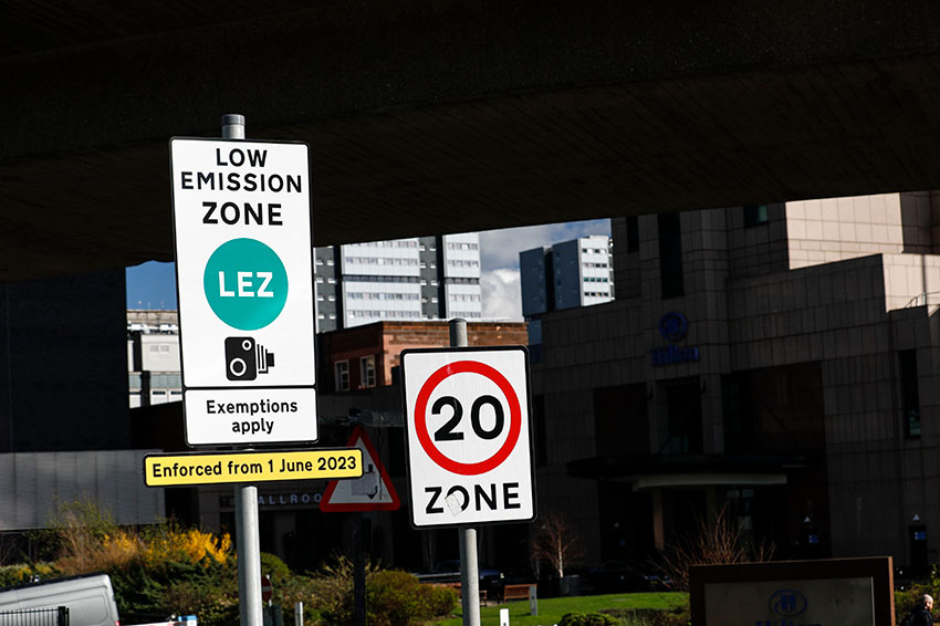 A picture of a LEZ road sign